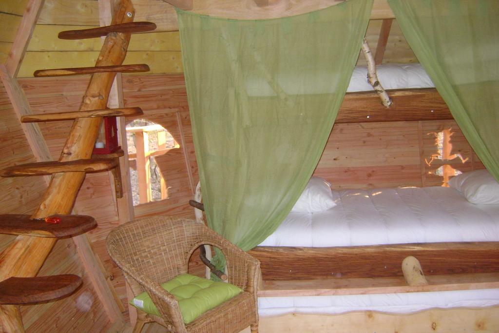 Les Cabanes De Chanteclair Chalais  Kamer foto