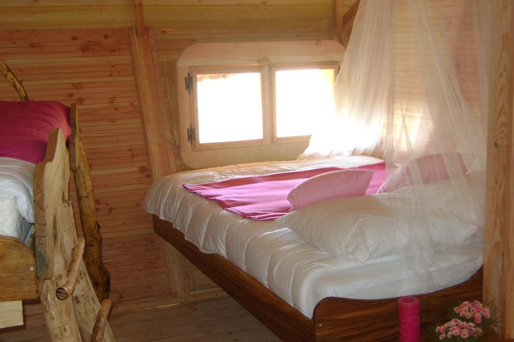 Les Cabanes De Chanteclair Chalais  Kamer foto