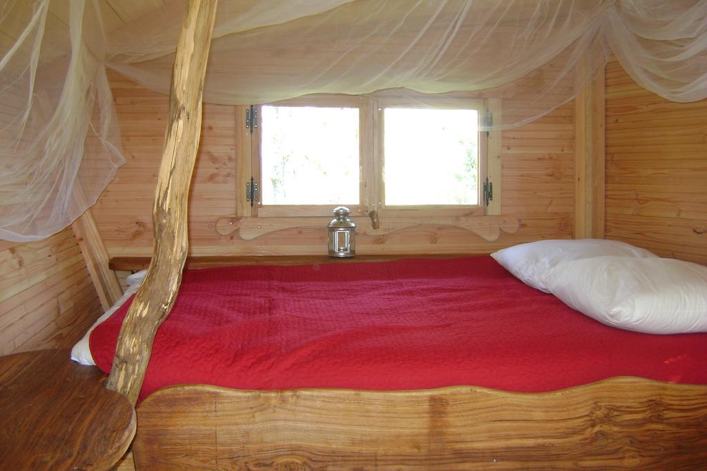 Les Cabanes De Chanteclair Chalais  Kamer foto
